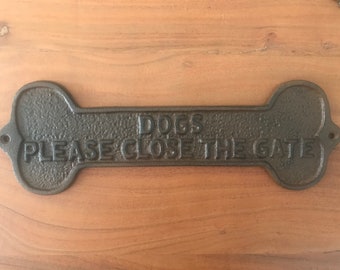 Bone Shape Cast Iron Rustic Vintage Look Mounting Gate Door Fence Sign Plaque &quot;Dogs Close The Gate&quot;Metal wall sign Housewarming Gift