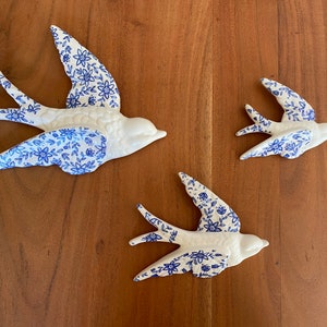 Set Of 3 Flying Birds Hanging Retro Vintage Style Ornament Swallow Ceramic Wall Decor Shabby Chic Mounting Flying Flock Birds Wall art