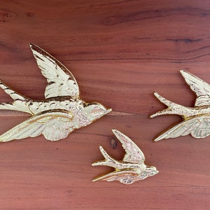 Set van 3 gouden vliegende vogels hangende retro vintage stijl ornament zwaluw keramische wand decor shabby chic montage vliegende kudde kunst aan de muur cadeau