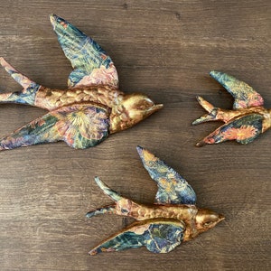 Set Of 3 Floral Flying Birds Hanging Retro Vintage Style Ornament Swallow Wall Decor Shabby Chic Mounting Flying Flock Birds Wall art
