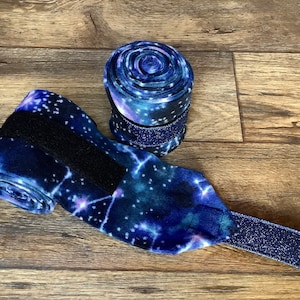 Galaxy Polo Wraps, Pferde Polo Wraps, Stall Wraps, 2er oder 4er Set Blaue und Lila Pferde Polo Wraps, Outer Space Polo Wraps