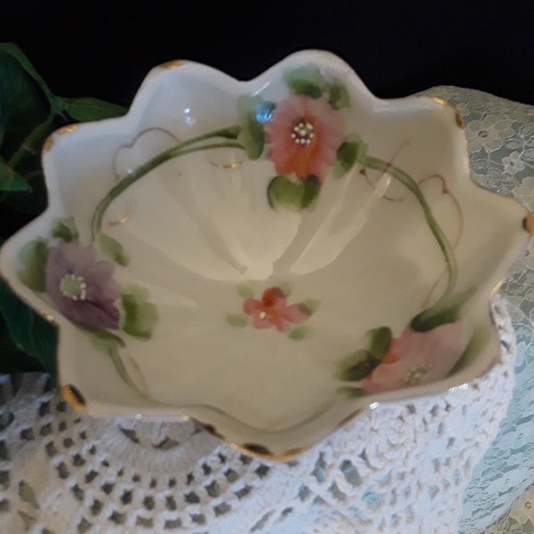 Hand Painted Nut Bowl, Candy Bon Bon Dish - made in Japan 1950's