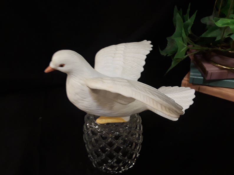 Home Interiors White Dove Figurine With Diamond Design Clear Votive