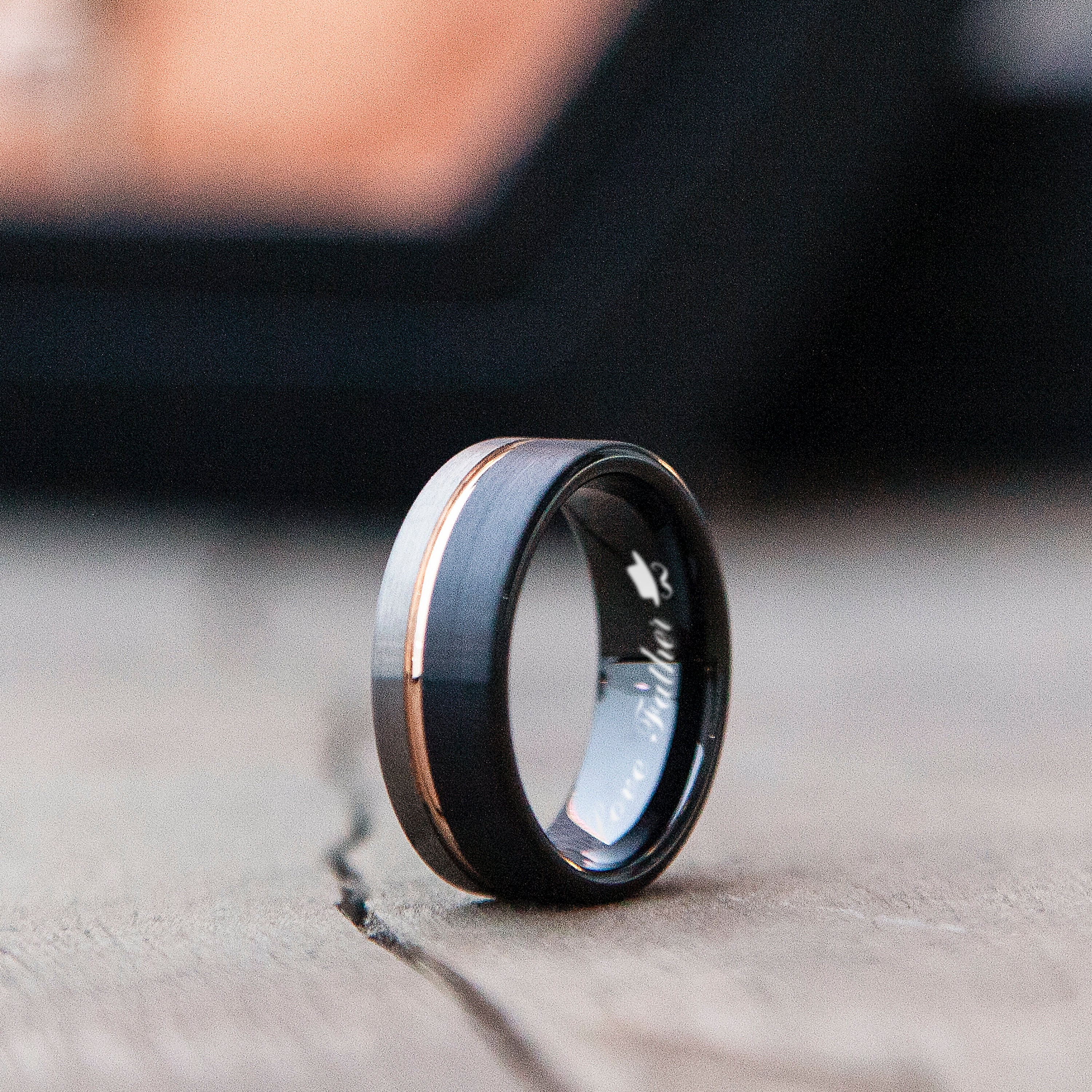 Personalisierter Ring mit Gravur aus schwarzem Hartmetall Herrenring