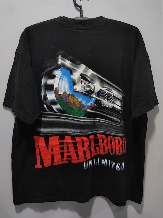 Vintage 90's Marlboro cigarettes Pocket T-Shirt/Ma