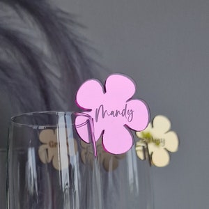 Blumen-Getränke-Tag Personalisierte Bachelorette Getränk-Anhänger Gänseblümchen-Blumen-Geburtstags-Dekor-Flower-Power-Cocktail-Marker-Acryl-Namenskarte