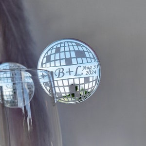 Etichetta per drink in acrilico con palla da discoteca personalizzata / Segnaposto personalizzato / Ciondoli per drink dell'ultima discoteca / Bomboniere per addio al nubilato in discoteca / Addio al nubilato