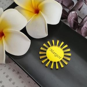 Segnaposto personalizzati a forma di sole, etichette personalizzate a forma di sole per baby shower, ecco che arriva il sole, bomboniere di compleanno a forma di sole personalizzate