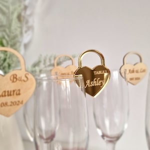 Etichette per bevande personalizzate, etichette con nome a forma di cuore per bicchieri, ciondoli personalizzati con lucchetto a forma di cuore per drink nuziali, idee per segnaposto con nome