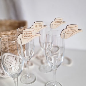 Tarjetas de nombre de cumpleaños personalizadas del oeste, adornos para bebidas de vaquero personalizados, etiqueta para mi primer rodeo, regalos para fiesta del oeste de primer cumpleaños