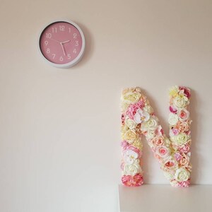 Carta floral personalizada, decoración de habitación de niña, regalo personalizado para niña, accesorio fotográfico de cumpleaños, decoración de guardería boho personalizada