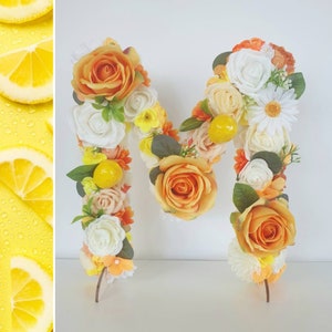 Decoração para festa de limão, decoração para festa temática Aperol Spritz, decoração para chá de bebê com frutas cítricas, decoração para chá de panela com frutas cítricas, letras florais grandes