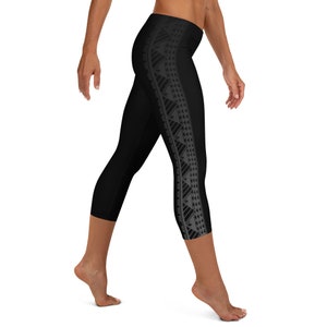 Ori Active Hawaiian / Polynésien Workout Clothes - Maori / Samoan Maunakea Tribal Tattoo Crop Capri Athletic Yoga Pants Casual or Gym Wear
