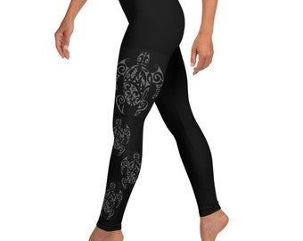 Ori Active Polynesian Activewear Honu (Hawaiian Green Sea Turtle) Samoan Tribal Tattoo Print Workout Leggings - Plus Tailles disponibles