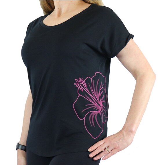 Ori Active Women's Polynesian / Hawaiian Print Hibiscus Tattoo Relaxed Fit Black Short Sleeve T Shirt - Dolman Sleeve & curved bottom hem
