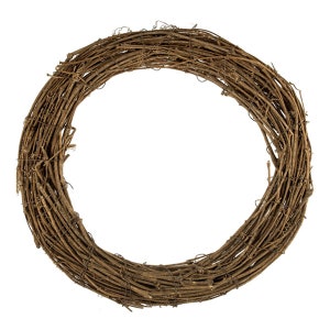 Pu&ograve; includere: Una ghirlanda circolare costruita con ramoscelli naturali marroni e rami sottili intrecciati. La struttura presenta una trama densa e intrecciata con spazi visibili tra i fusti legnosi, formando un anello cavo di spessore costante.