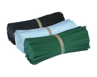 Könnte beinhalten: Drei Bündel Blumendraht, eines schwarz, eines weiß und eines grün. Jedes Bündel ist mit einem braunen Papierband umwickelt und mit "200 Stück" beschriftet.