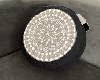 Coussin de yoga/méditation/coussin de sol/coussin décoratif - mandala - coton - cadeau yoga - noir/blanc - lavable - PERSONNALISABLE