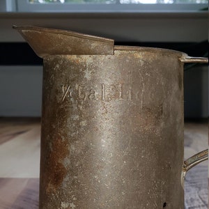 Vintage 1/4 Gallon Liquid Metal Measuring Can