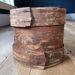 Vintage Shaker Box with Lid