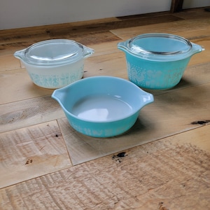 Set of 3 Pyrex Casserole Dishes Amish Butterprint 2 Lids