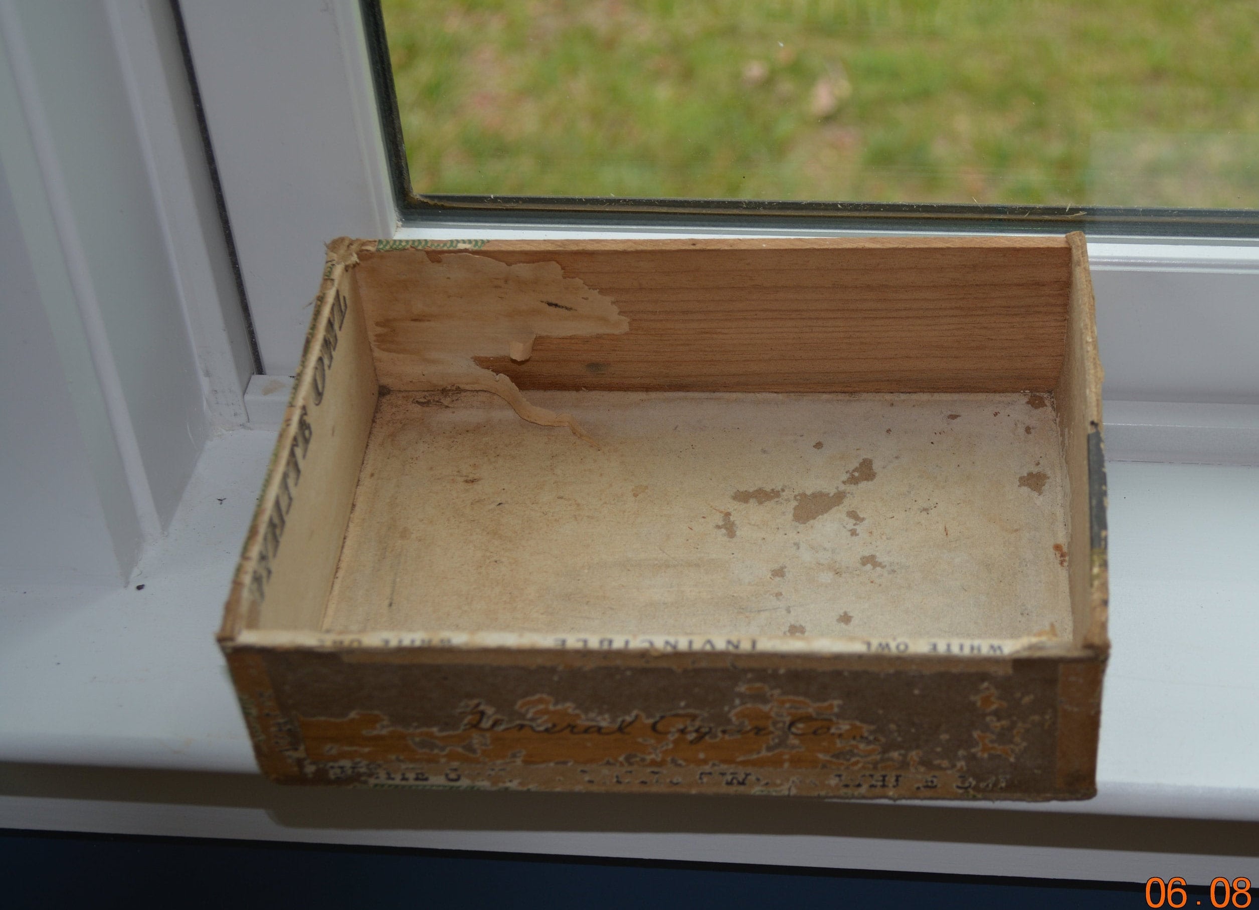 Vintage White Owl Invincible Cigar Box