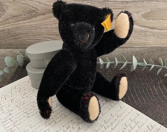 Vintage historic black Steiff miniature teddybear, ean 029202.