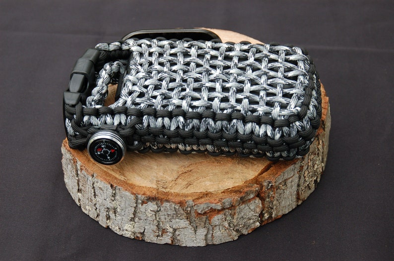 Paracord Survival Kit