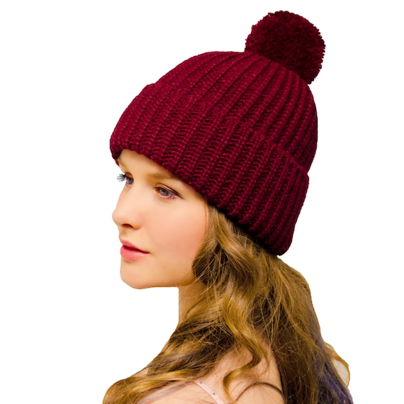 Bonnet à Pompon pour Homme et Femme (Bleu, Gris, Bordeaux, Noir ou  Moutarde) – Bonnet d'hiver tricoté avec Pompons – Bonnet en Laine à Gros  Pompons Bleu : : Mode