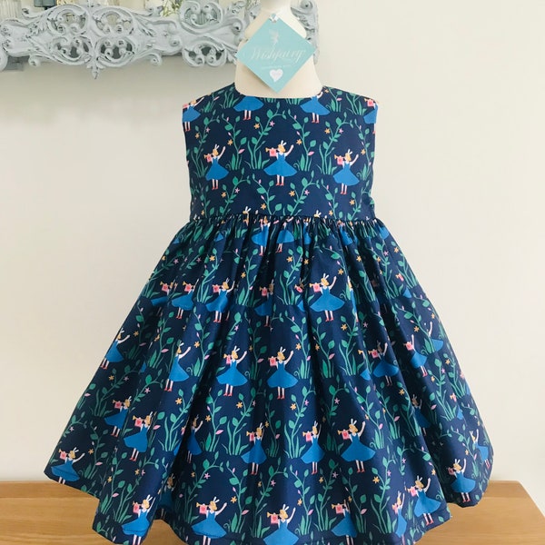 Bunty Baby Dress,Alice au pays des merveilles, Robe de bébé fille faite à la main,Robe de fête bébé,Bébé 3 à 24 mois,Style vintage