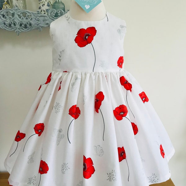 Robe bébé Bunty, coquelicots rouges sur blanc, robe bébé fille fait main, robe de soirée bébé, bébé 3 à 24 mois, style vintage