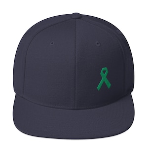 Vert la conscience ruban plat bord Snapback Hat | Ruban de sensibilisation contre le cancer | Chapeau de Bill à plat | Hommes & femmes | Cadeau de survivant