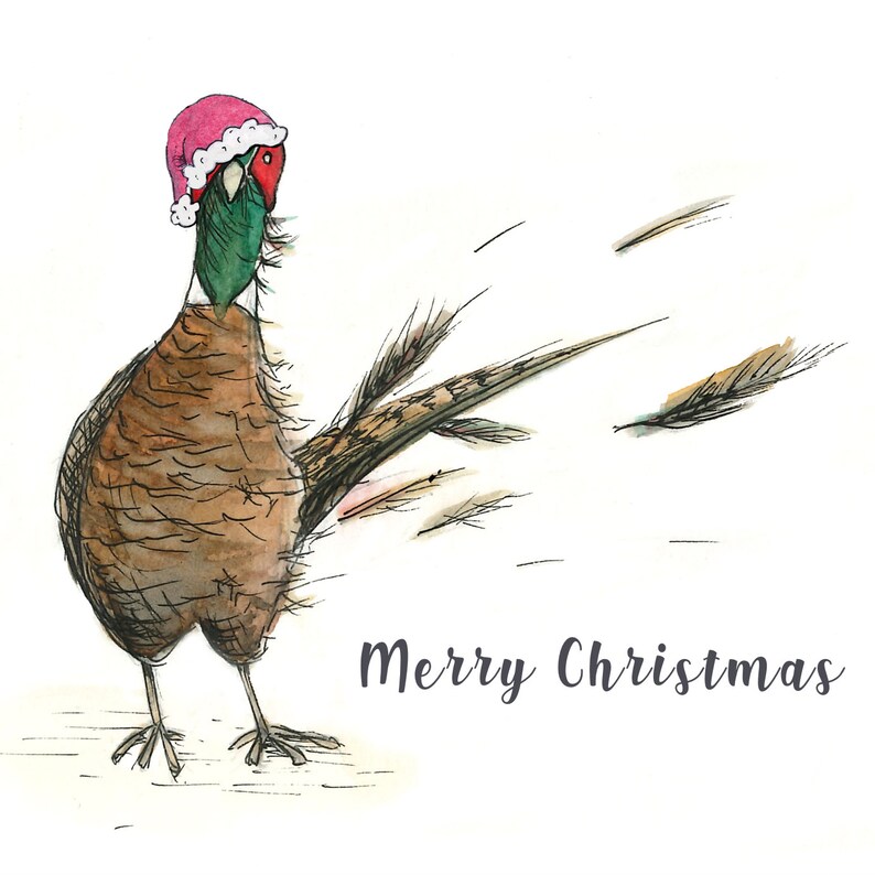 Puede incluir: Una ilustraci&oacute;n de acuarela de un fais&aacute;n con un gorro de Pap&aacute; Noel rosa con el texto "Merry Christmas" debajo.