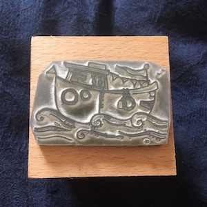 Bateau BATEAU illustré - 2" tampon en caoutchouc en bois Catherine Redgate côte mer côtière maritime timbre artisanat bujo fête des pères mâle océan voile