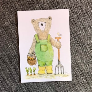 Carte postale OURS JARDIN Catherine Redgate drôle illustration mignonne lettre courrier écriture positivité animal heureux carte jardinier grandir agriculteur ferme