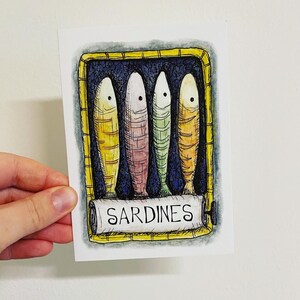 Carte de voeux A6 SARDINES - vierge à l'intérieur étain de sardines Catherine Redgate océan nautique fête des pères côte poisson côtier poisson original fantaisiste