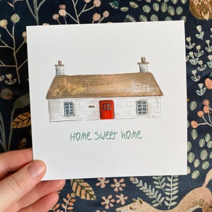 NUOVA CASA bothy Biglietto di auguri vuoto all'interno Catherine Redgate Scozia scozzese carino cottage bothies campeggio selvaggio nuova casa biglietto paglia porta rossa
