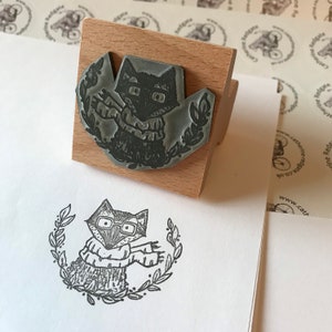 Tampon en bois WOODLAND FOX 2" Catherine Redgate scrapbooking tampon artisanal bujo portrait animal lunettes bois forêt écharpe chien intelligent