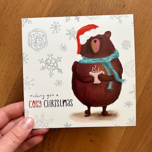 COSY BEAR XMAS carte illustrée vierge Catherine Redgate humour amusant lunatique original mignon ours Noël hiver écharpe thé café boisson neige