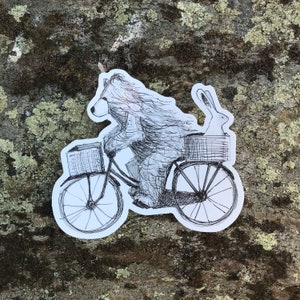 Adesivo ORSO in BICICLETTA - illustrazione Catherine Redgate - carta bujo adesivi cancelleria ciclismo bicicletta carino storia avventura viaggio coniglietto