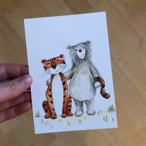 Carte postale OURS ET TIGRE Catherine Redgate illustration positive post message lettre couple mignon lgbt valentines amour correspondant écrire écossais