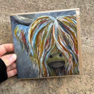 Carte Gloomy Day Scottish Coo vierge à l'intérieur de Catherine Redgate - Salutation célébration Ecosse Heelan coo excentrique fantaisiste peint