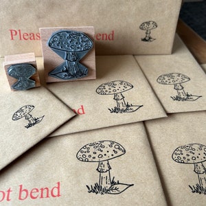 TOADSTOOL 1" 2" tampon en caoutchouc en bois Catherine Redgate estampage estampage bujo forêt des bois chalet noyau confortable champignon amanite mouche minuscule