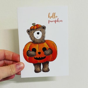 Carte de voeux A6 PUMPKIN BEAR - vierge à l'intérieur du personnage fantaisiste Catherine Redgate ours en peluche halloween samhuinn noyau de chalet automnal mignon