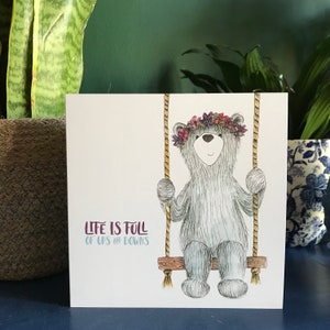 Carte de voeux SWING BEAR à l'intérieur de Catherine Redgate Ecosse Scottish joyeux anniversaire positivité message sur la santé mentale hippie