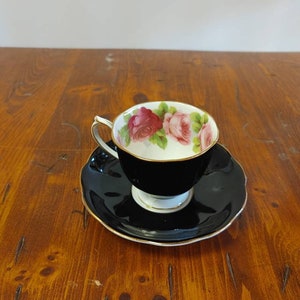 Taza de té y platillo Royal Albert.