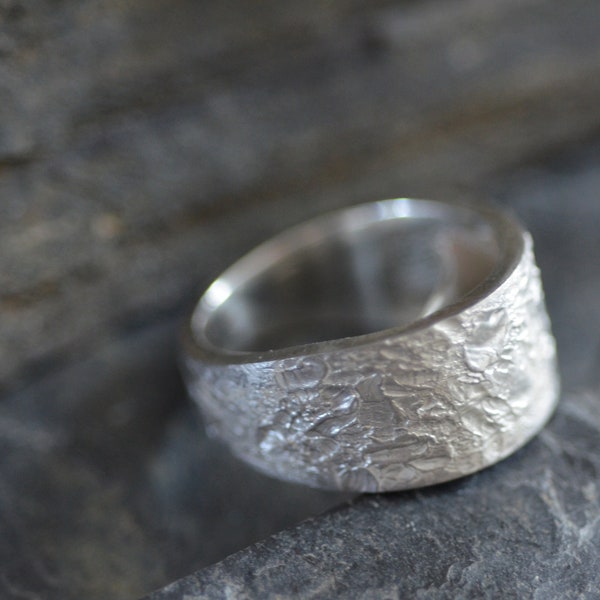 BAGUE RUBAN en argent de créateur