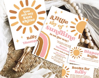 Puede incluir: Un conjunto de invitaciones imprimibles para una fiesta de bienvenida al bebé con un tema de sol y arcoíris. Las invitaciones presentan el texto "a little ray of sunshine is on the way!" y "You are my sun shine".