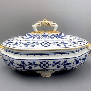 Royal Worcester Blue and white porcelain lidded tureen, Gilt, ca.1880s, nice condition, rare!