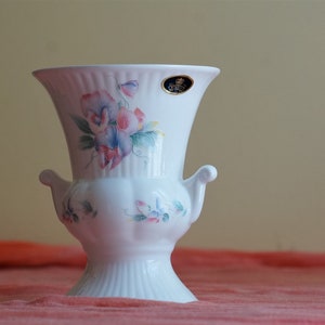 Aynsley little sweetheart fine bone china vase, Made in England